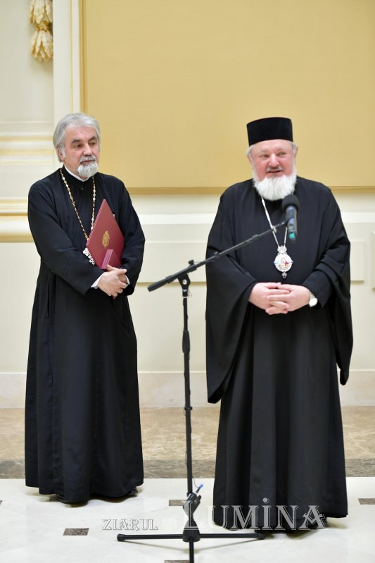 „Crucea Patriarhală” pentru părintele consilier Michael Tița 288089