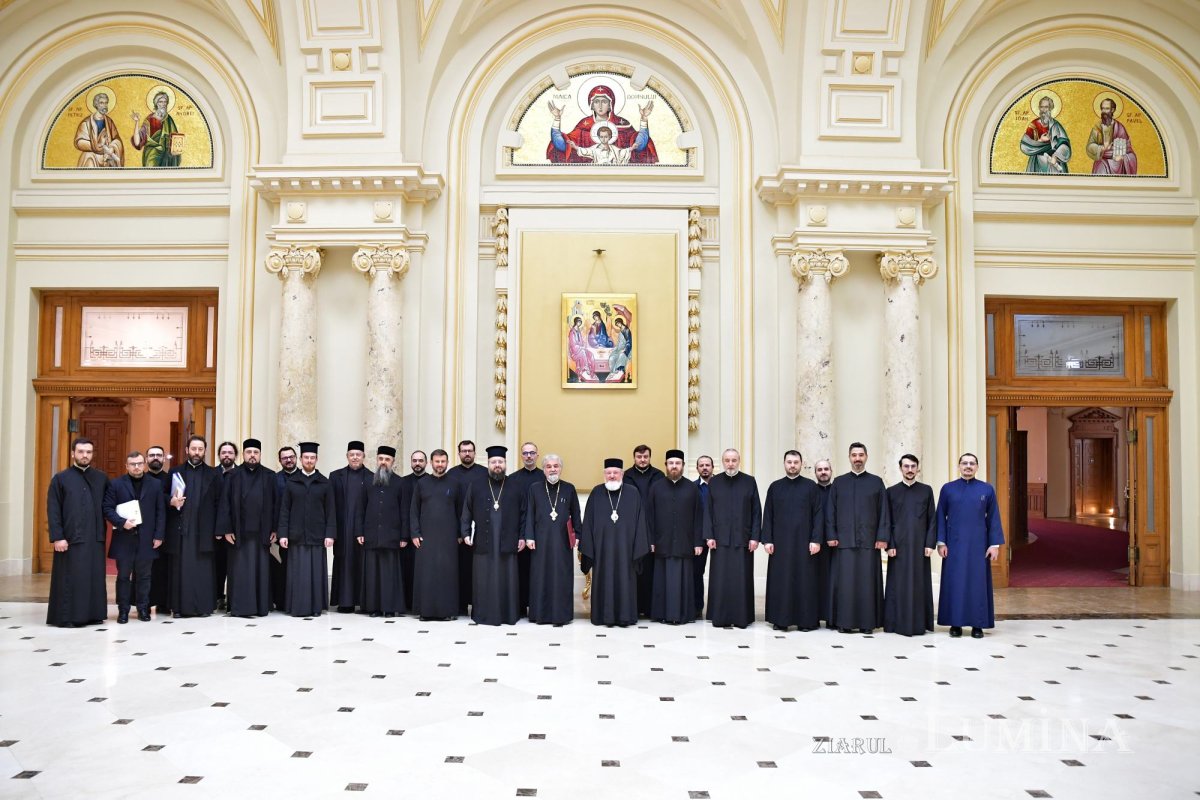 „Crucea Patriarhală” pentru părintele consilier Michael Tița 288091