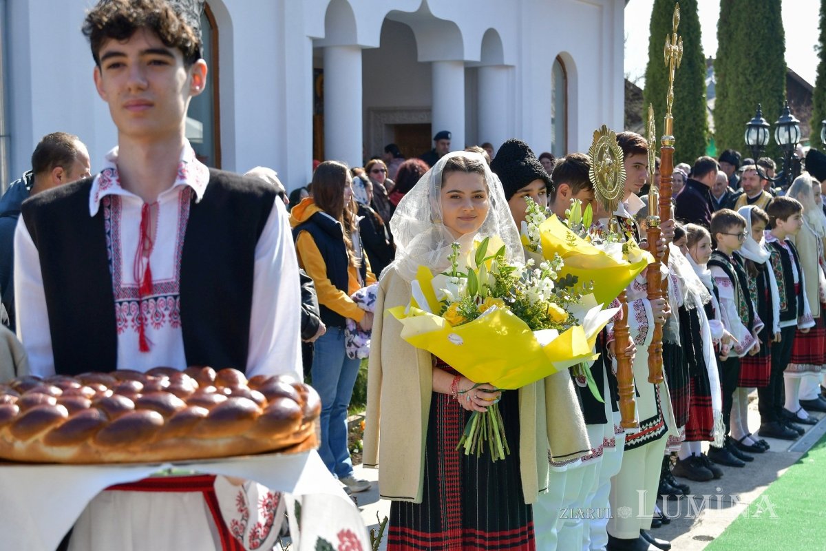 Sclipirile Luminii: Pelerinaj cu moaştele Sfântului Dimitrie cel Nou în protopopiatele Câmpina şi Urlaţi 288753