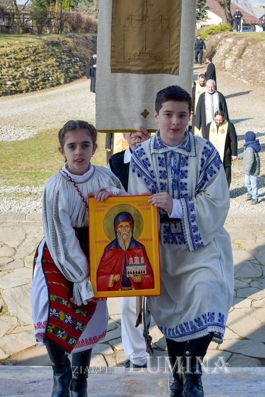 Sclipirile Luminii: Pelerinaj cu moaştele Sfântului Dimitrie cel Nou în protopopiatele Câmpina şi Urlaţi 288754