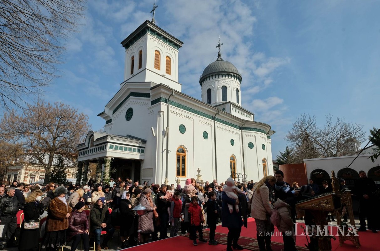 Moaștele Cuviosului Dimitrie cel Nou la Biserica Icoanei din Capitală 289241