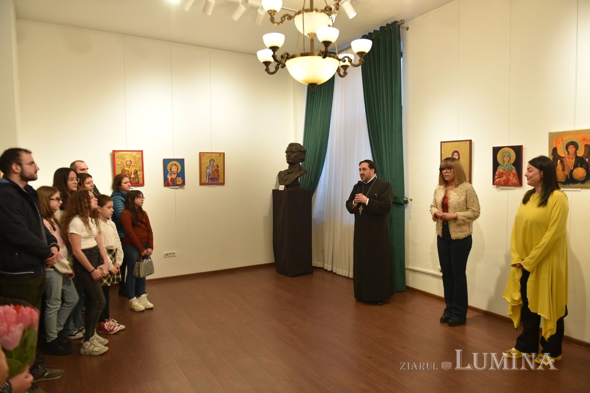 Expoziție de icoane pictate de copii din sectorul 2 289462