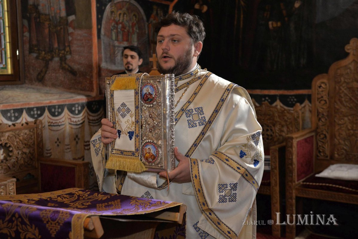 „Înomenirea Fiului lui Dumnezeu este începutul îndumnezeirii omului” 289640