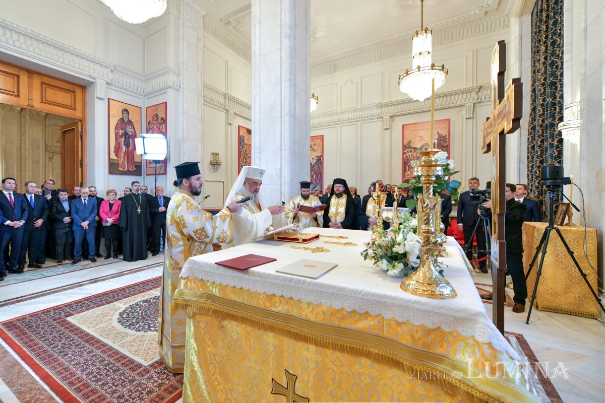 Patriarhul României a sfințit capela din incinta Palatului Parlamentului 289738