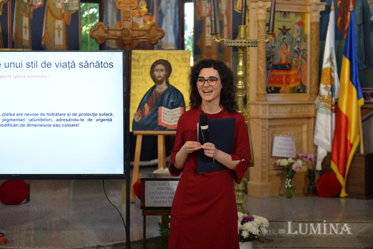 Dezbatere despre pericolele internetului și activitate educativă la o parohie bucureșteană 291630