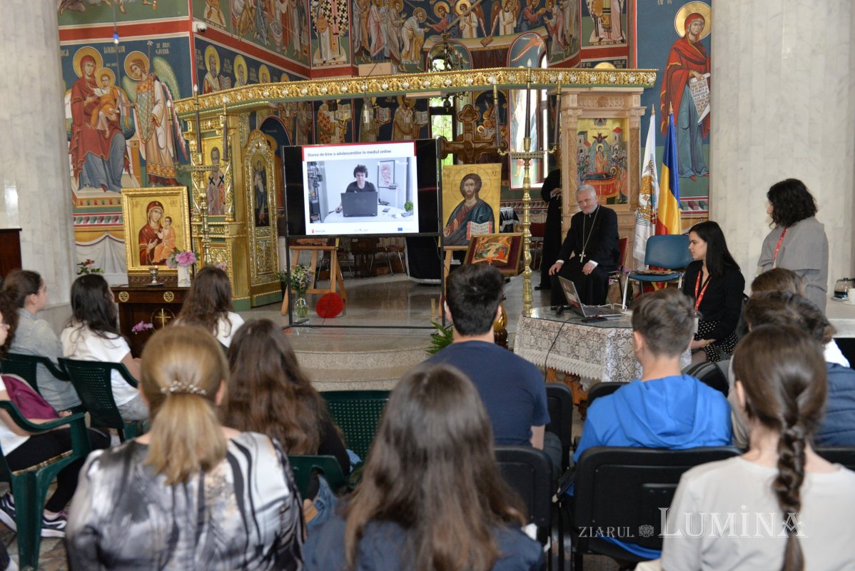 Dezbatere despre pericolele internetului și activitate educativă la o parohie bucureșteană 291765