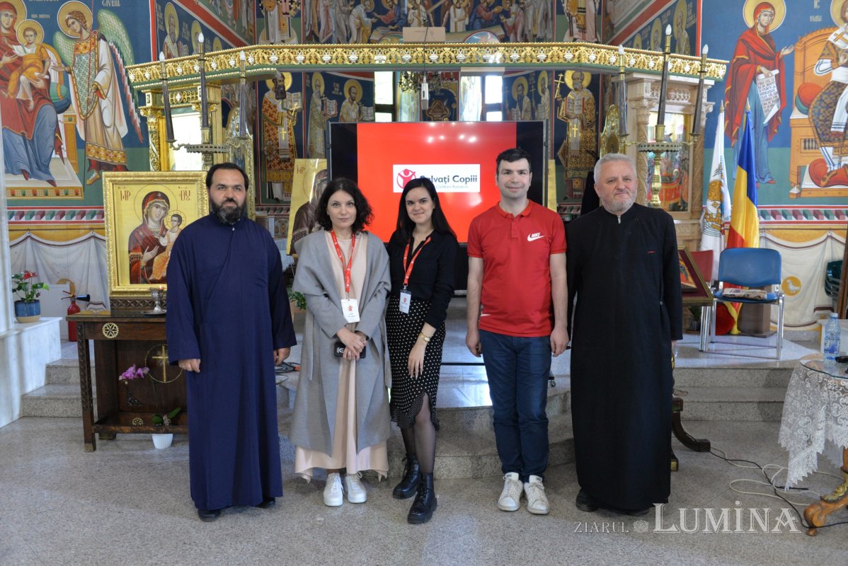 Dezbatere despre pericolele internetului și activitate educativă la o parohie bucureșteană 291767