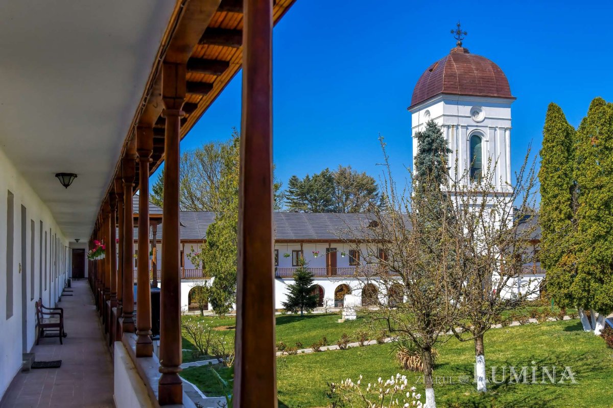 Sclipirile Luminii: Mănăstirea Cernica 291544