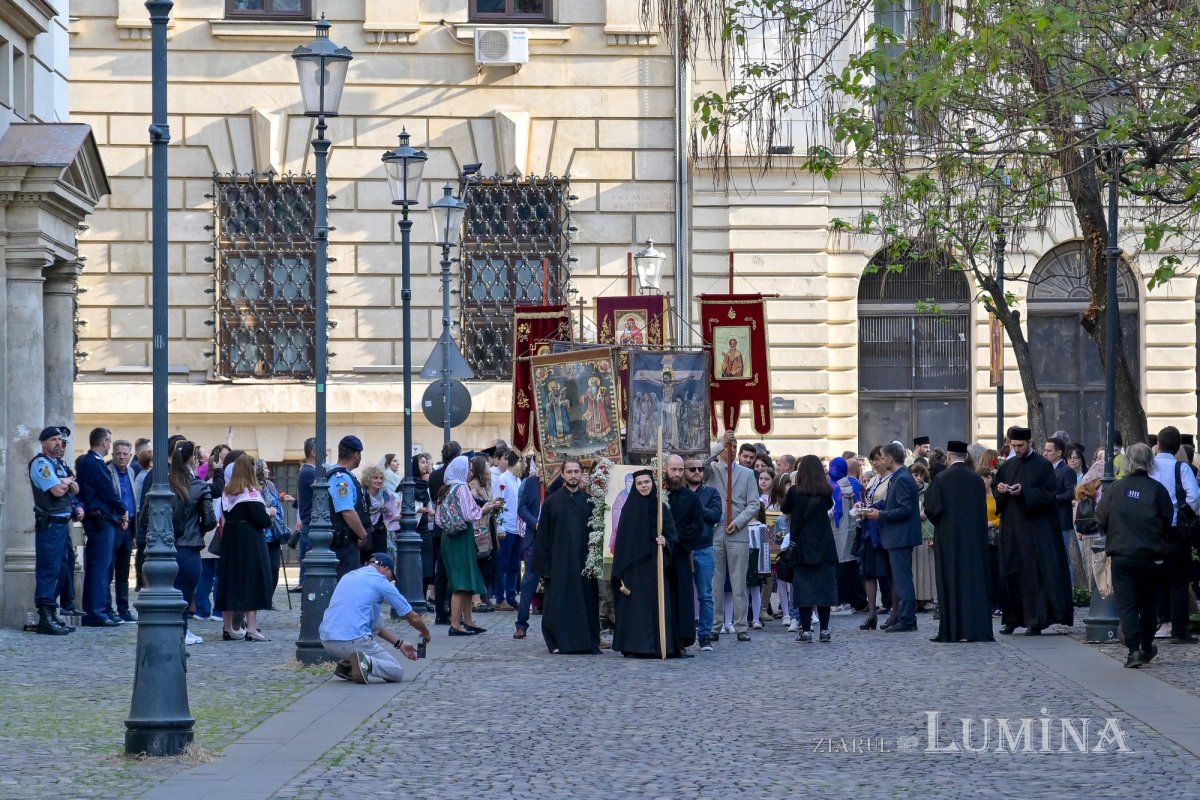 Întâlnirea bucureştenilor din sectorul 3 cu sfântul lor ocrotitor 291675