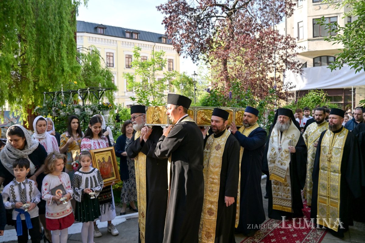 Întâlnirea bucureştenilor din sectorul 3 cu sfântul lor ocrotitor 291679