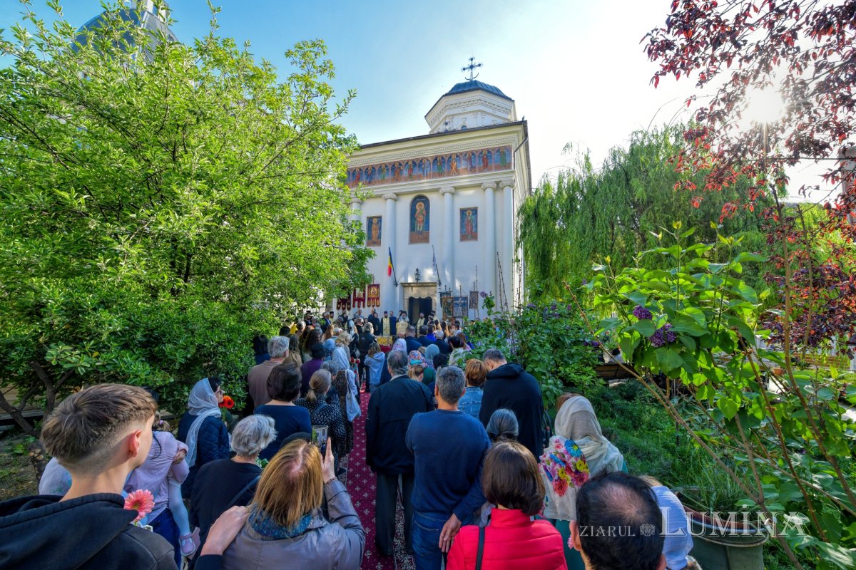 Întâlnirea bucureştenilor din sectorul 3 cu sfântul lor ocrotitor 291681