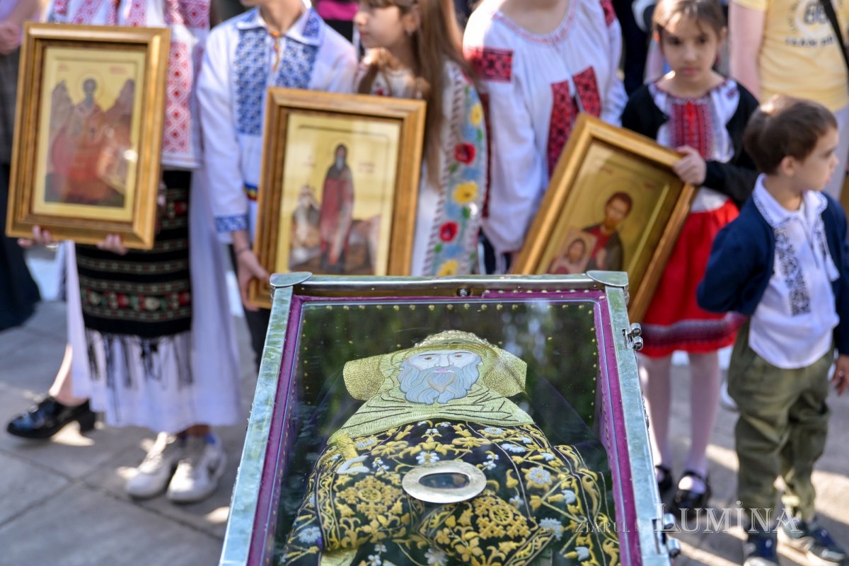 Întâlnirea bucureştenilor din sectorul 3 cu sfântul lor ocrotitor 291682