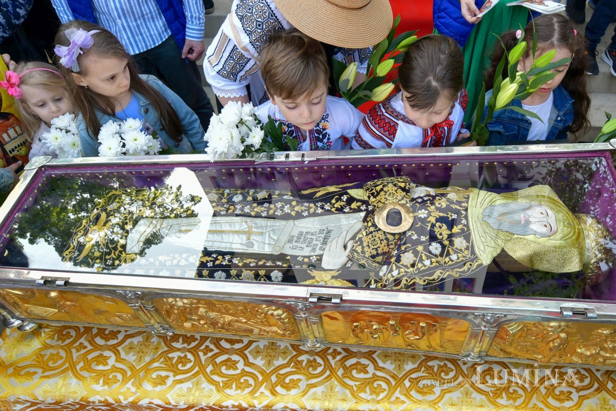 Întâlnirea bucureştenilor din sectorul 3 cu sfântul lor ocrotitor 291688