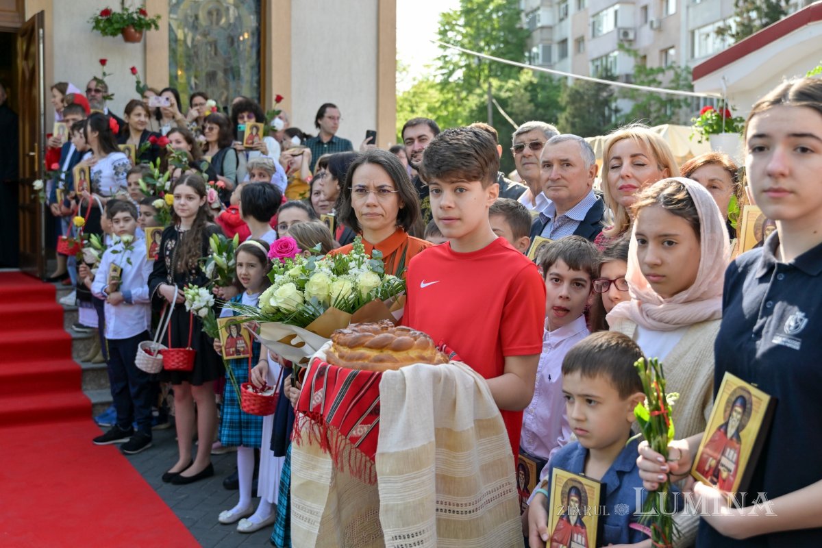 Întâlnirea bucureştenilor din sectorul 3 cu sfântul lor ocrotitor 291693