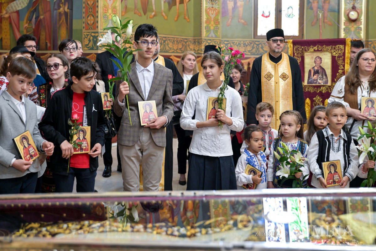 Întâlnirea bucureştenilor din sectorul 3 cu sfântul lor ocrotitor 291700