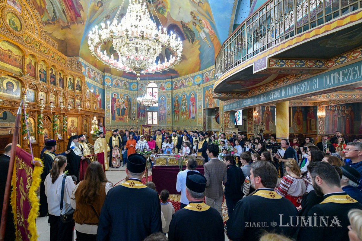 Întâlnirea bucureştenilor din sectorul 3 cu sfântul lor ocrotitor 291703