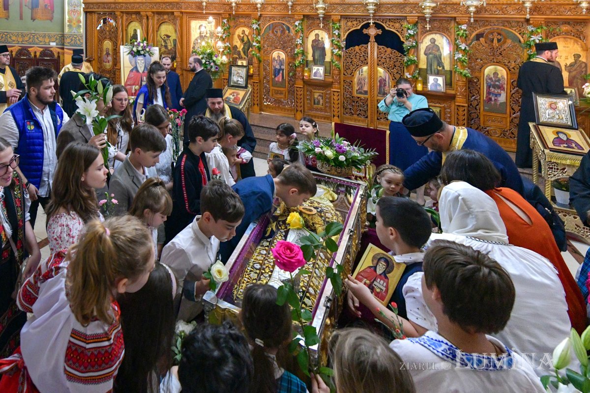 Întâlnirea bucureştenilor din sectorul 3 cu sfântul lor ocrotitor 291705