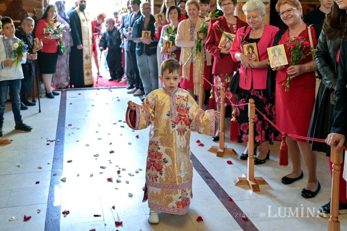 Întâlnirea bucureştenilor din sectorul 3 cu sfântul lor ocrotitor 291707