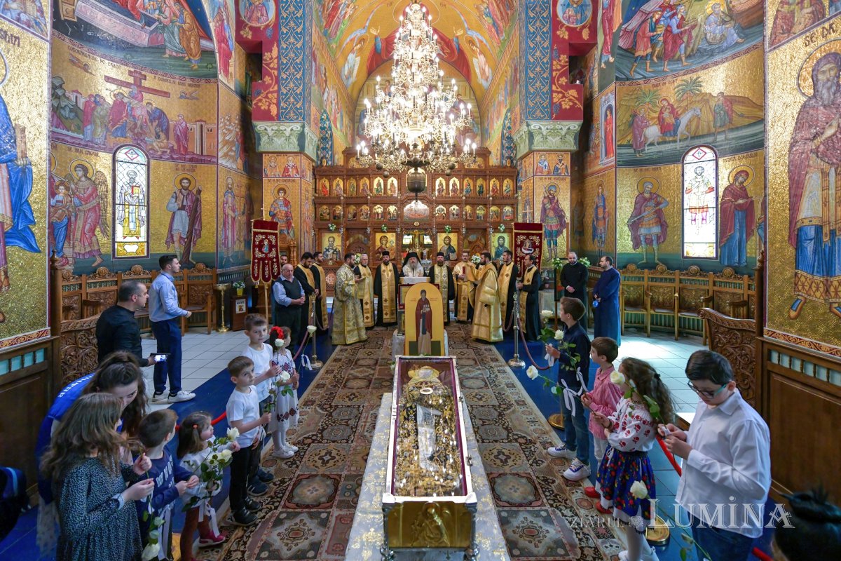 Întâlnirea bucureştenilor din sectorul 3 cu sfântul lor ocrotitor 291717