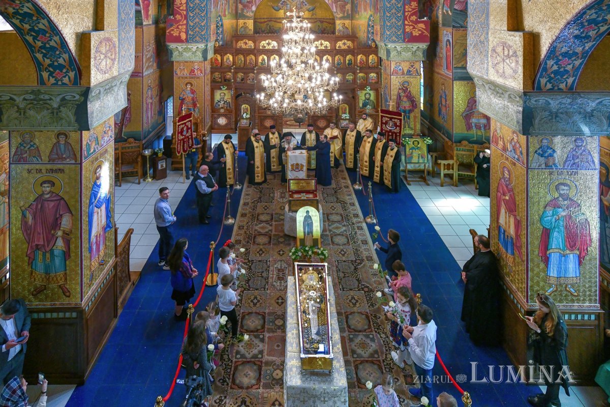 Întâlnirea bucureştenilor din sectorul 3 cu sfântul lor ocrotitor 291718