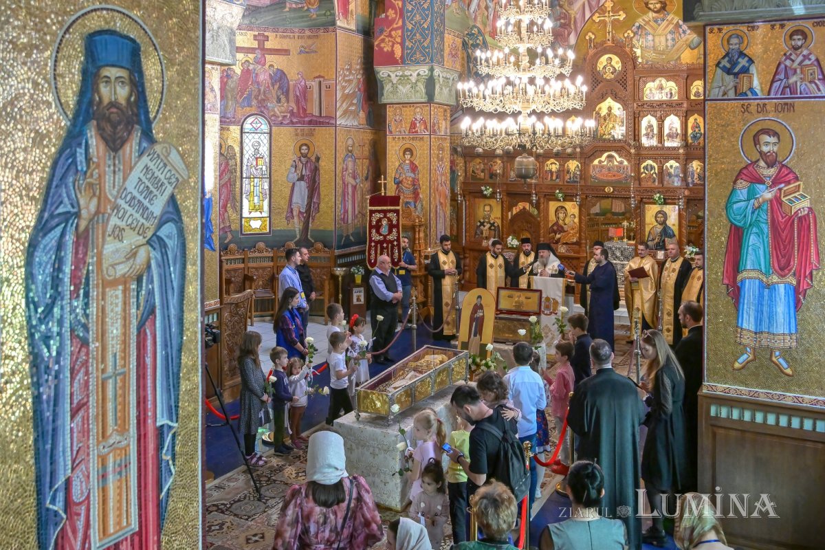 Întâlnirea bucureştenilor din sectorul 3 cu sfântul lor ocrotitor 291719