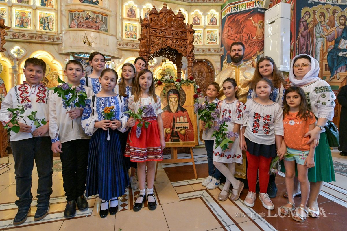 Întâlnirea bucureştenilor din sectorul 3 cu sfântul lor ocrotitor 291728