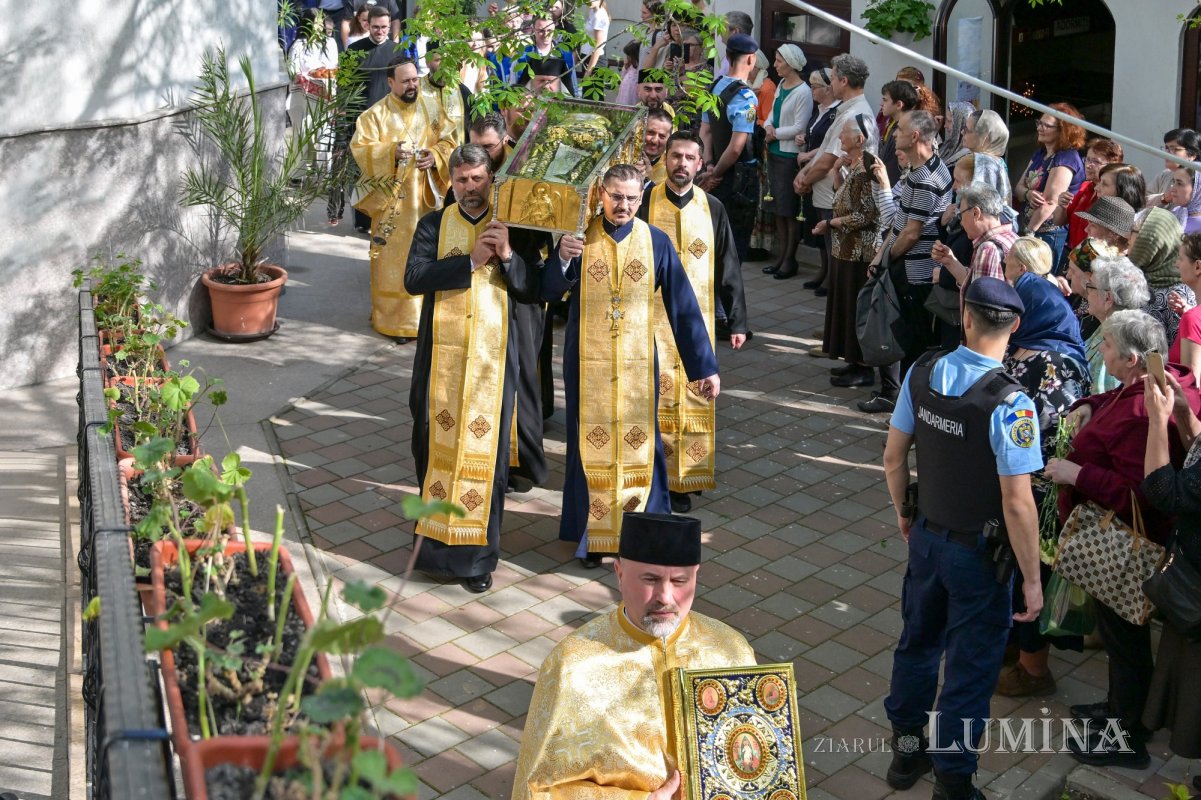 Întâlnirea bucureştenilor din sectorul 3 cu sfântul lor ocrotitor 291743