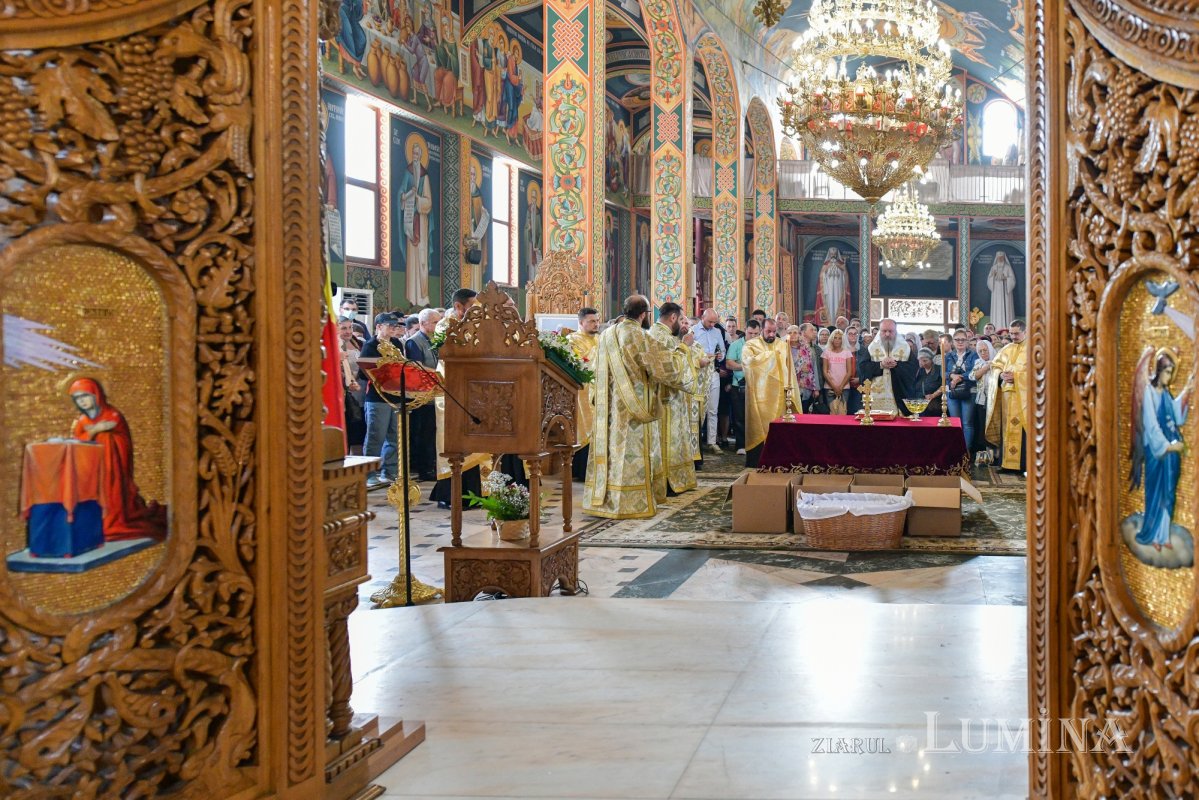 Întâlnirea bucureştenilor din sectorul 3 cu sfântul lor ocrotitor 291755