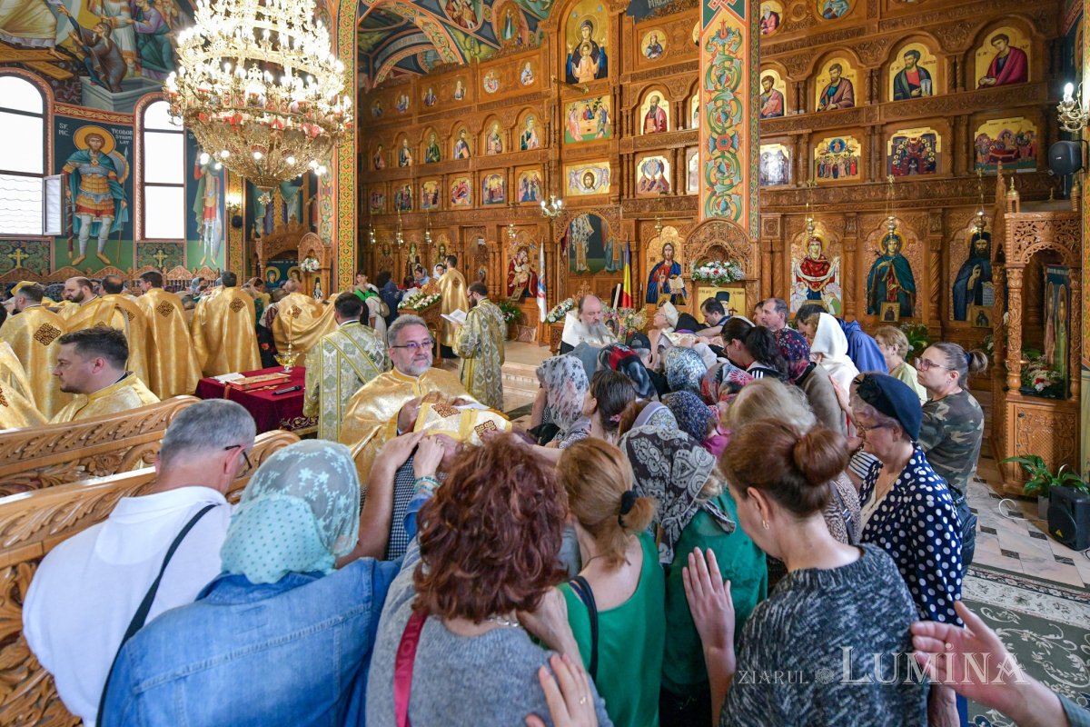 Întâlnirea bucureştenilor din sectorul 3 cu sfântul lor ocrotitor 291761