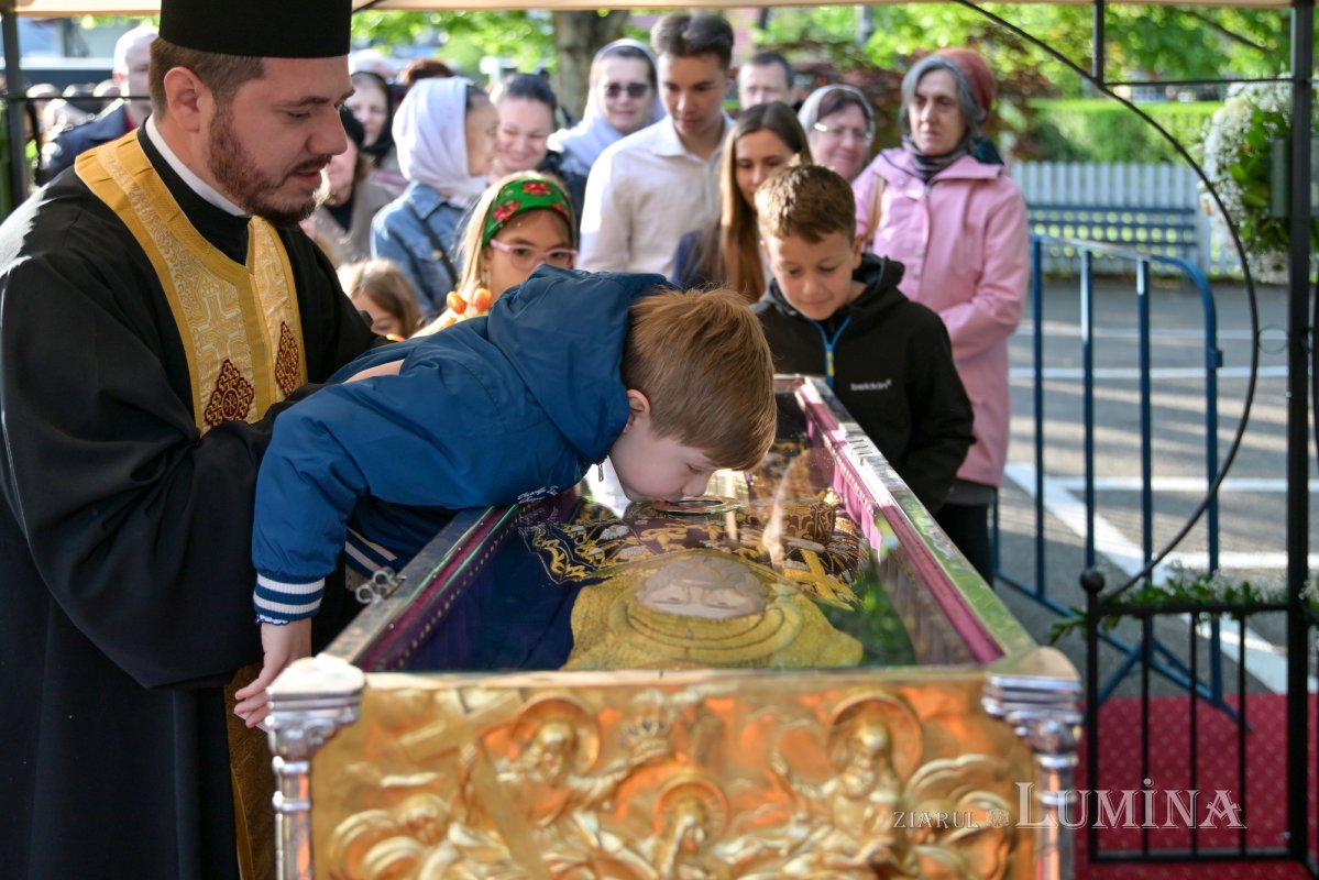 Sfântul Dimitrie cel Nou și-a încheiat călătoria în Arhiepiscopia Bucureștilor 292741
