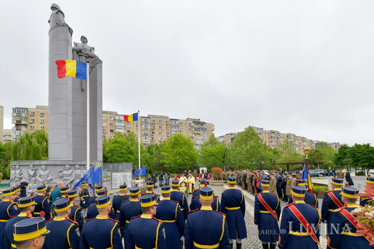 Ceremonii religioase și militare de Ziua Forțelor Terestre Române 293031