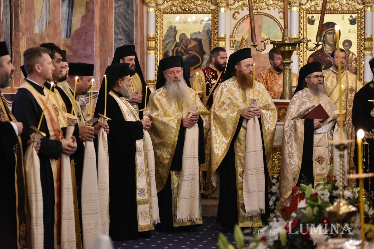 Slujitorul bisericii Palatului Cotroceni, condus pe ultimul drum 293022