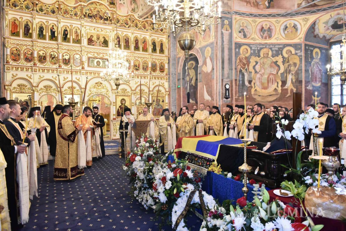 Slujitorul bisericii Palatului Cotroceni, condus pe ultimul drum 293024