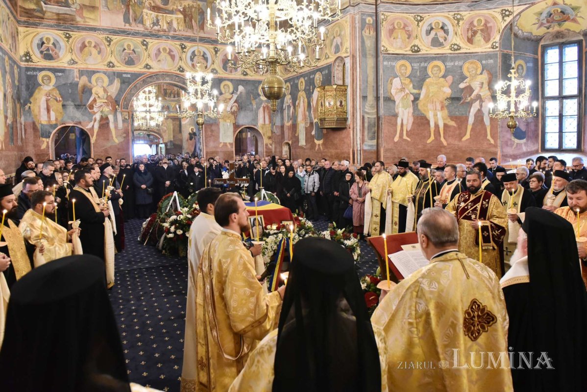 Slujitorul bisericii Palatului Cotroceni, condus pe ultimul drum 293029