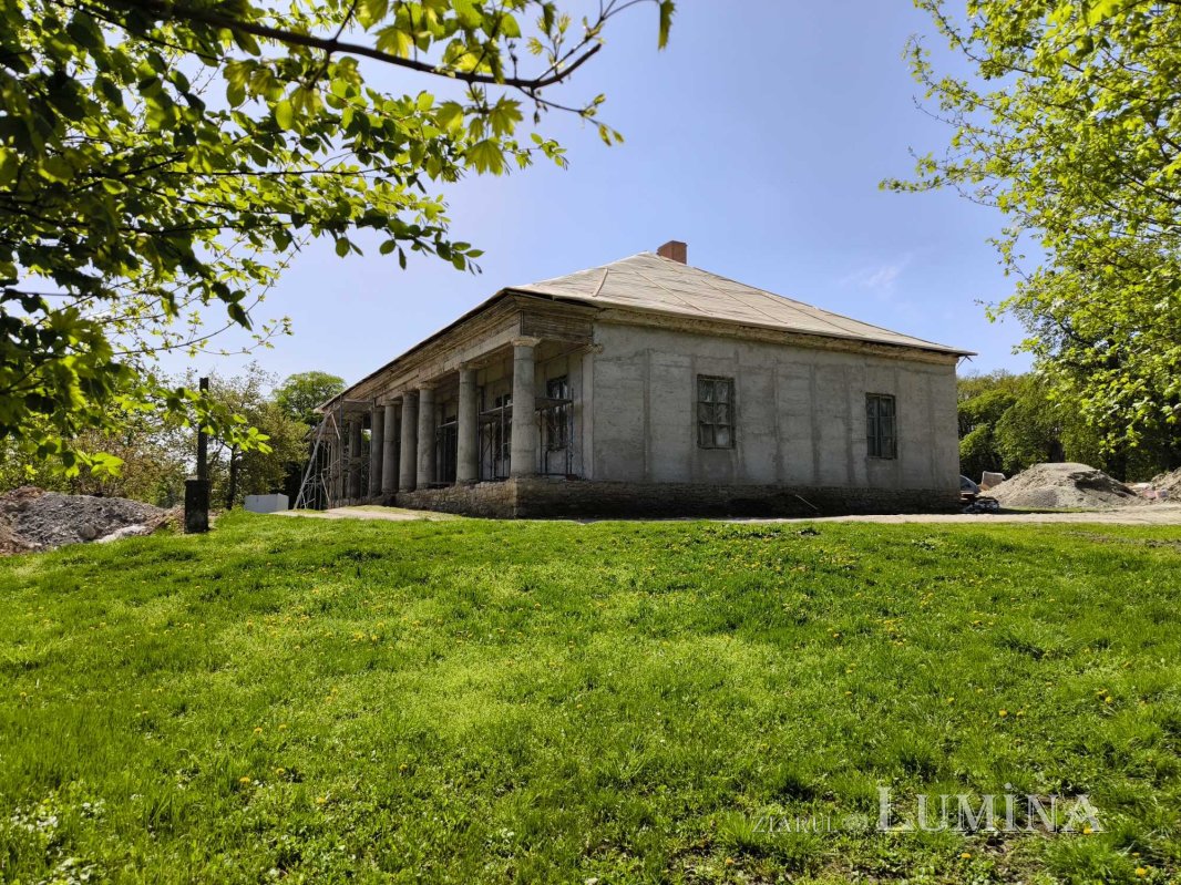 Miorcanii familiei Pillat, o lume a Prutului și a bătrâneții  293124