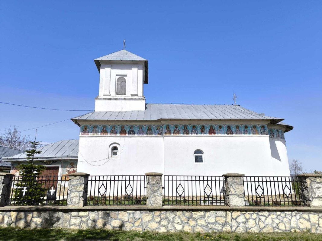 Miorcanii familiei Pillat, o lume a Prutului și a bătrâneții  293131