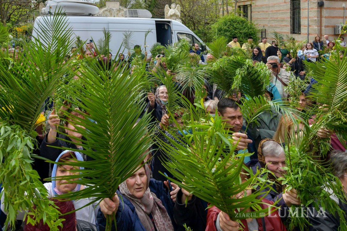 Sclipirile Luminii: Pelerinajul de Florii în Capitală, imagini din 2019 şi 2022 293340