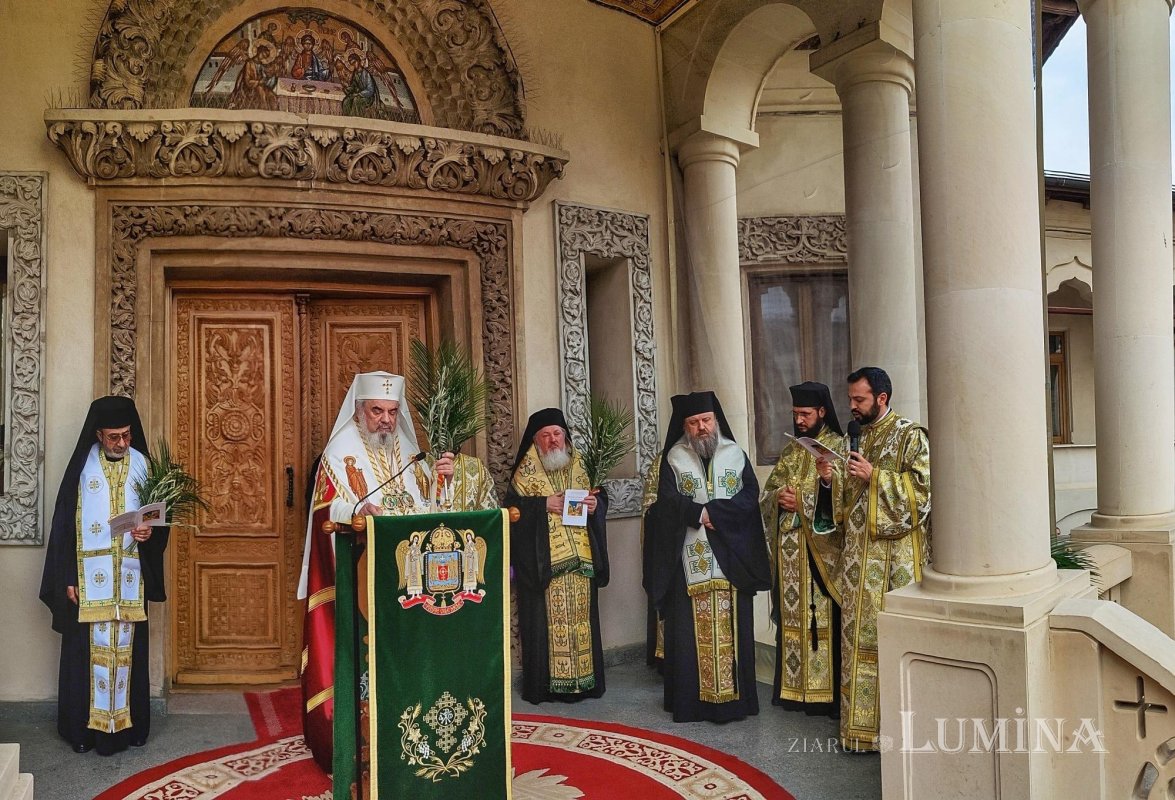 Sclipirile Luminii: Pelerinajul de Florii în Capitală, imagini din 2019 şi 2022 293341