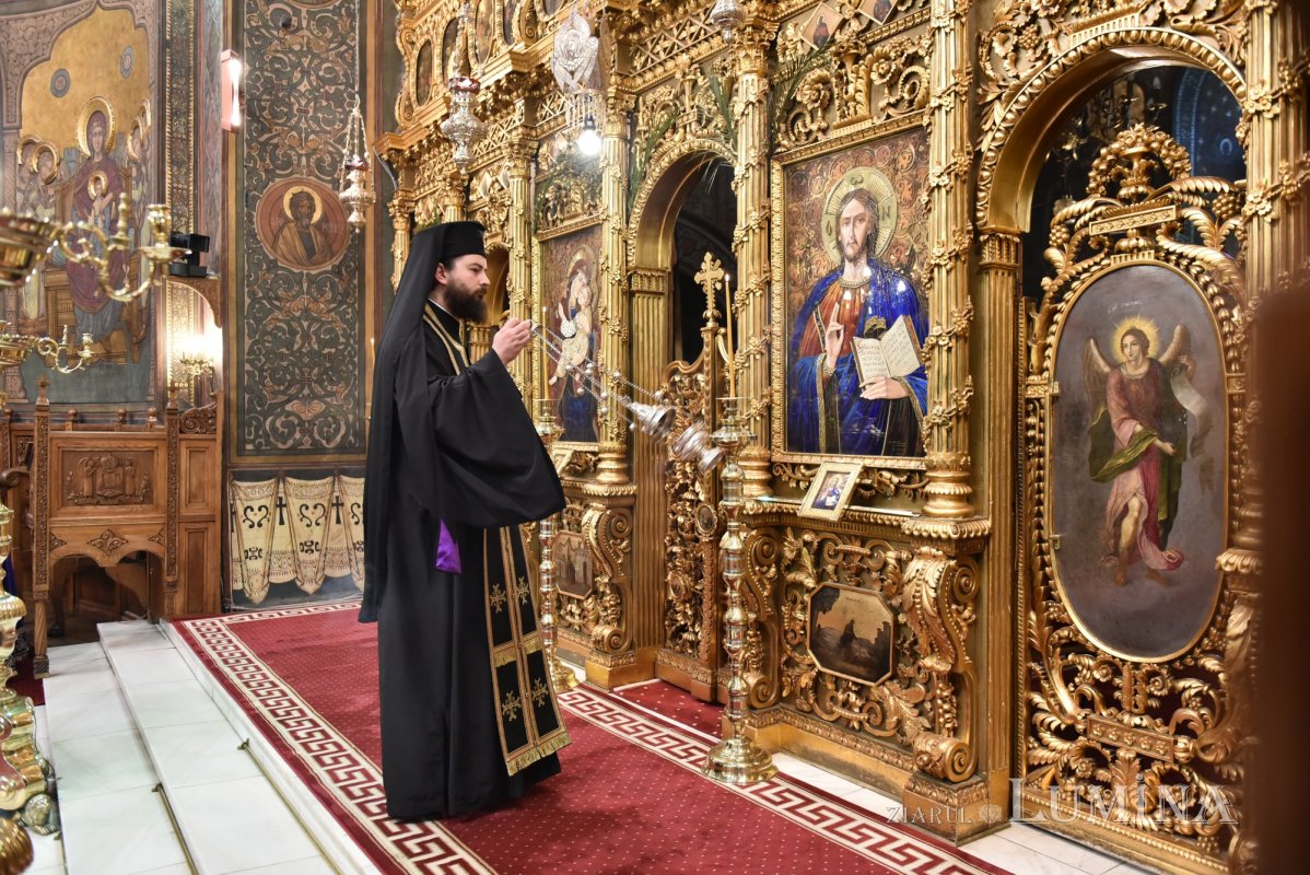 Denia din Sfânta  și Marea Luni la Catedrala Patriarhală 293744