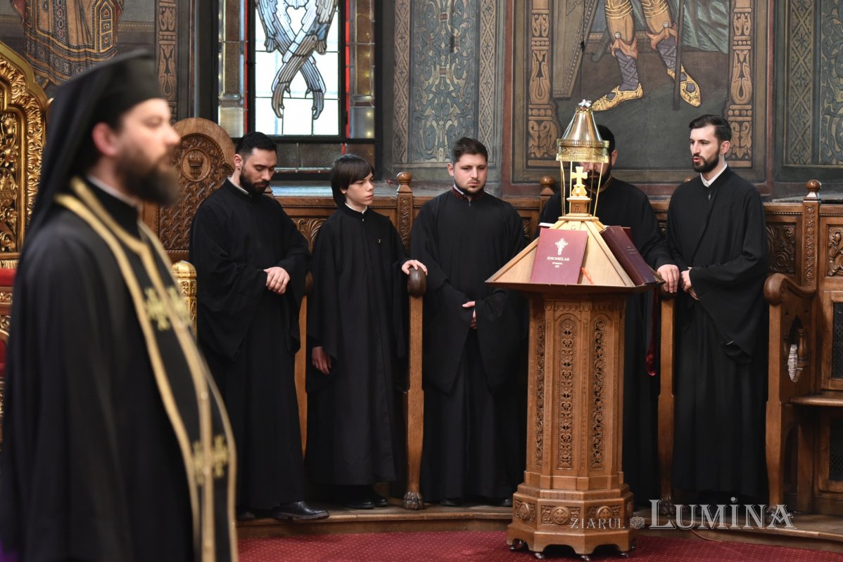 Denia din Sfânta  și Marea Luni la Catedrala Patriarhală 293748