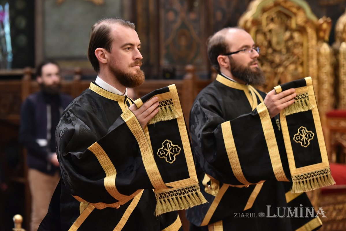 Denia din Sfânta  și Marea Luni la Catedrala Patriarhală 293750