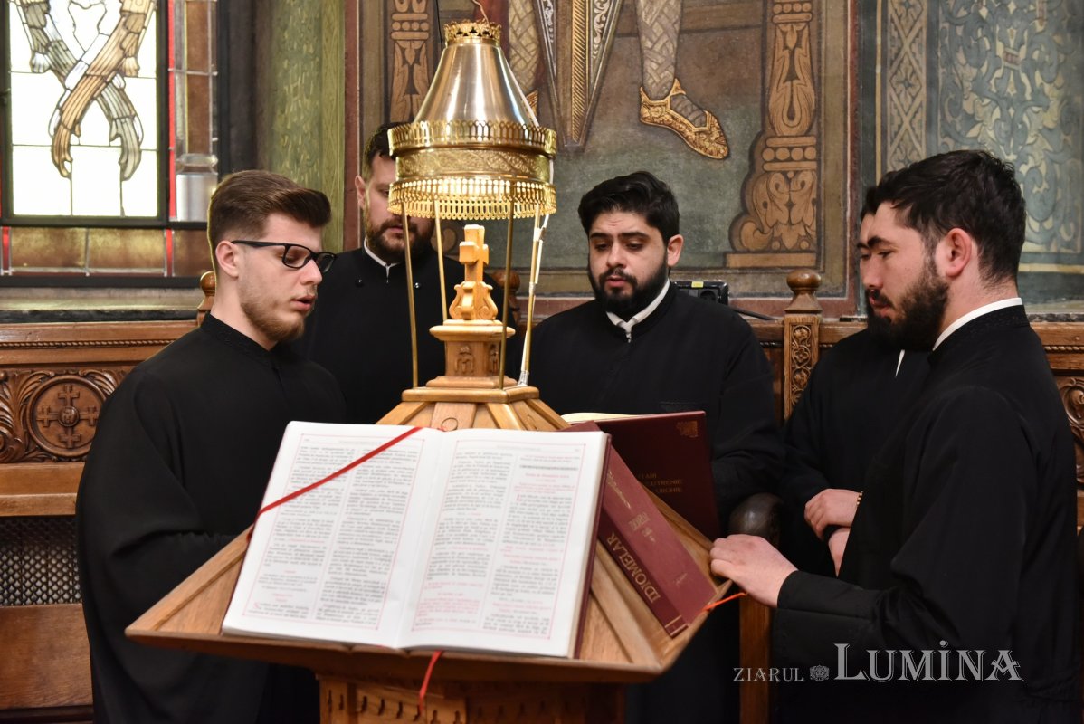 Denia din Sfânta  și Marea Luni la Catedrala Patriarhală 293751