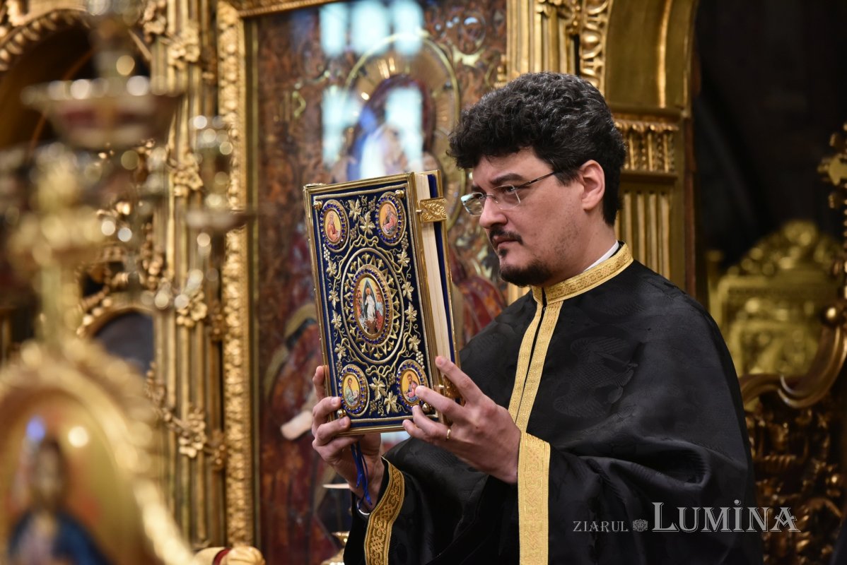 Denia din Sfânta  și Marea Luni la Catedrala Patriarhală 293754