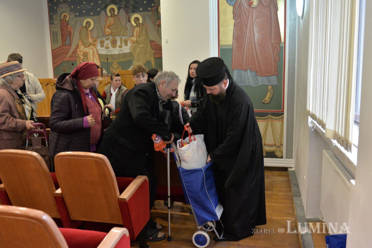 250 de familii sprijinite pentru masa pascală de Protoieria Sector 3 Capitală 293988