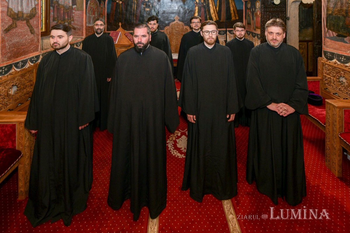 Hirotesii de noi duhovnici la Paraclisul istoric al Reședinței Patriarhale 294041