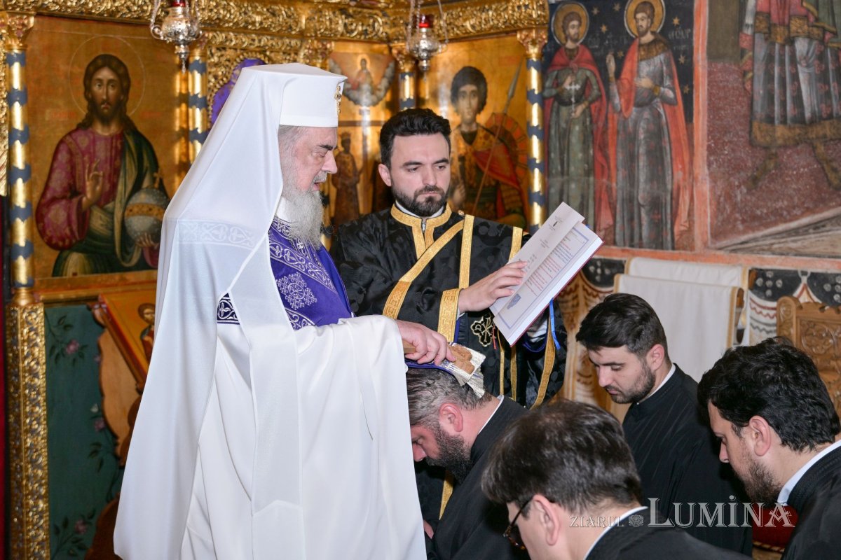 Hirotesii de noi duhovnici la Paraclisul istoric al Reședinței Patriarhale 294052