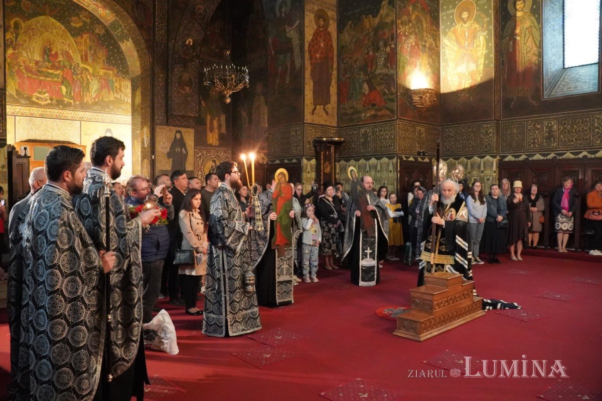 Denia celor 12 Evanghelii la Catedrala Arhiepiscopală din Galaţi 294227