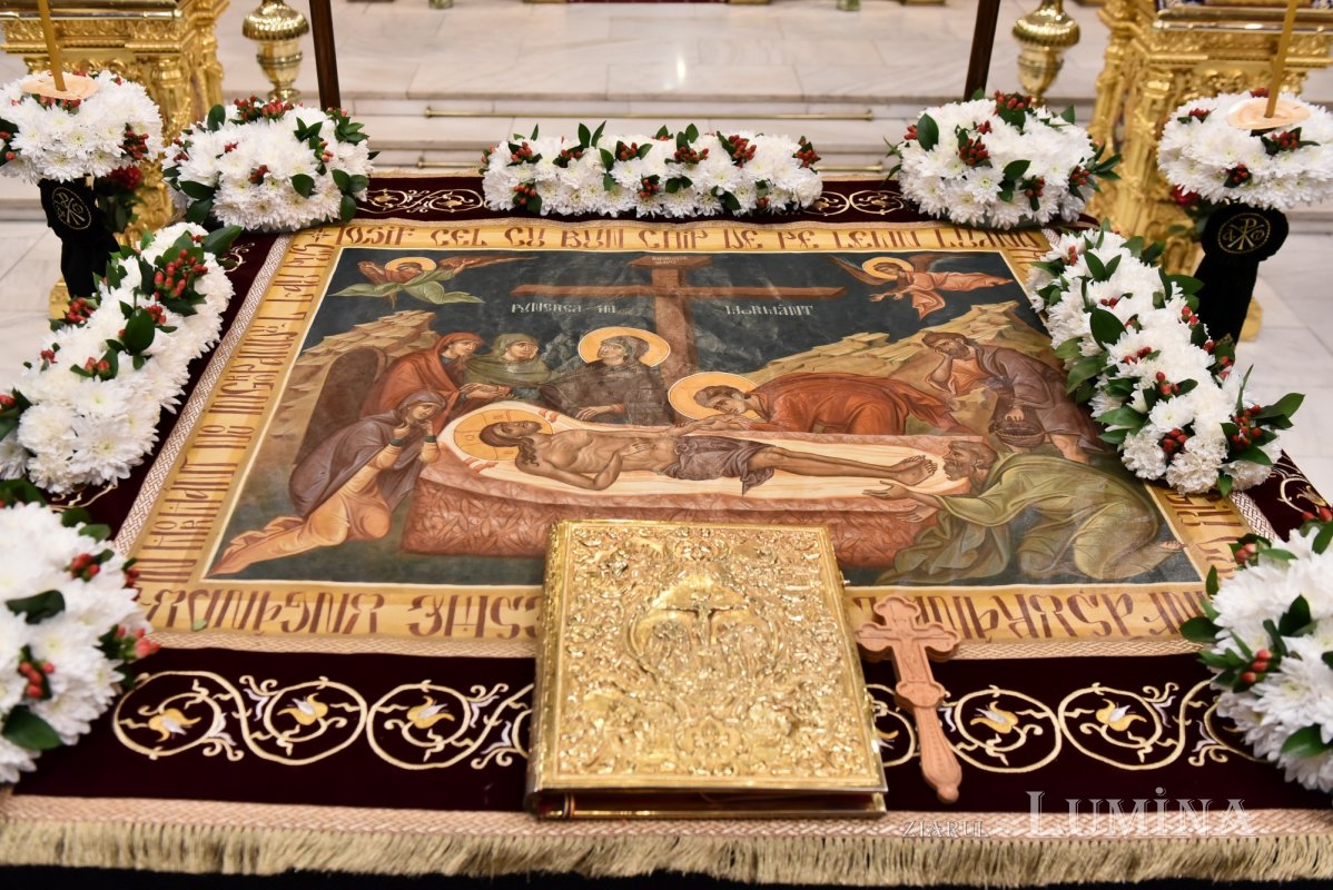 Prohodul Domnului cântat de bucureșteni la Catedrala Patriarhală 294253