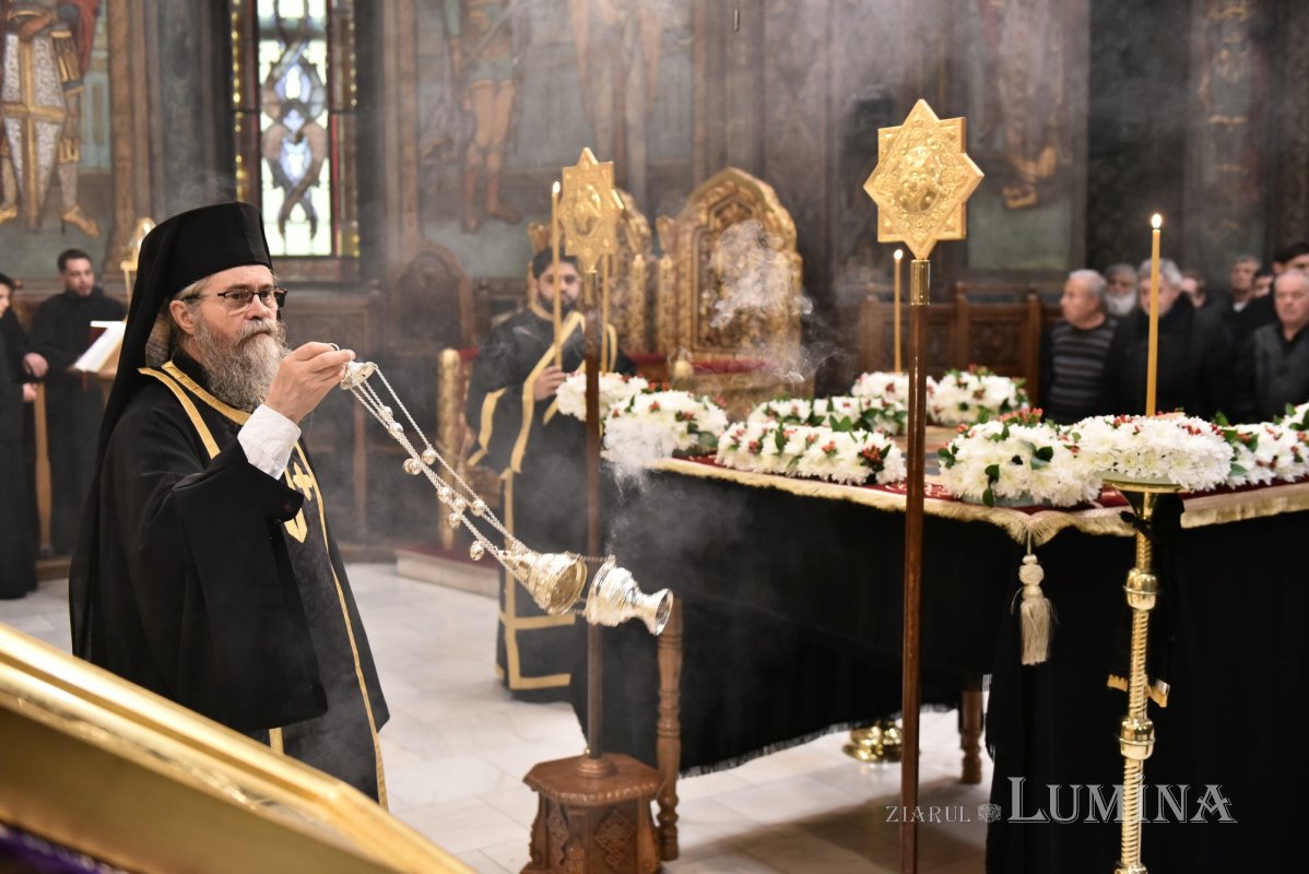 Prohodul Domnului cântat de bucureșteni la Catedrala Patriarhală 294254