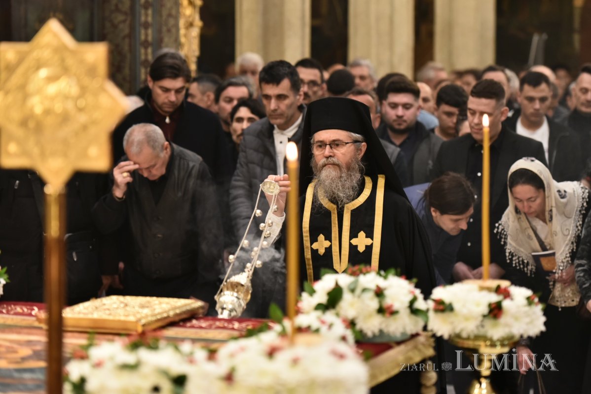Prohodul Domnului cântat de bucureșteni la Catedrala Patriarhală 294256